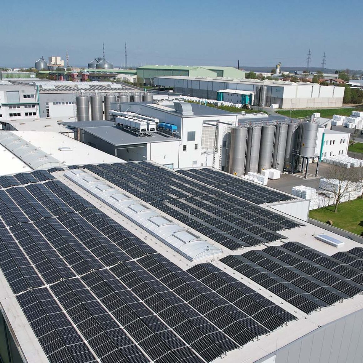 Photovoltaik auf Fabrikdächern