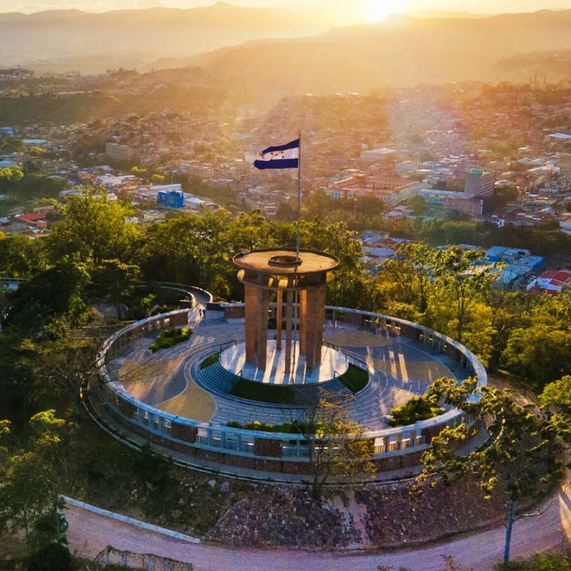 Monumento a la Paz, Parque Cerro Juana Lainez, Tegucigalpa, Honduras